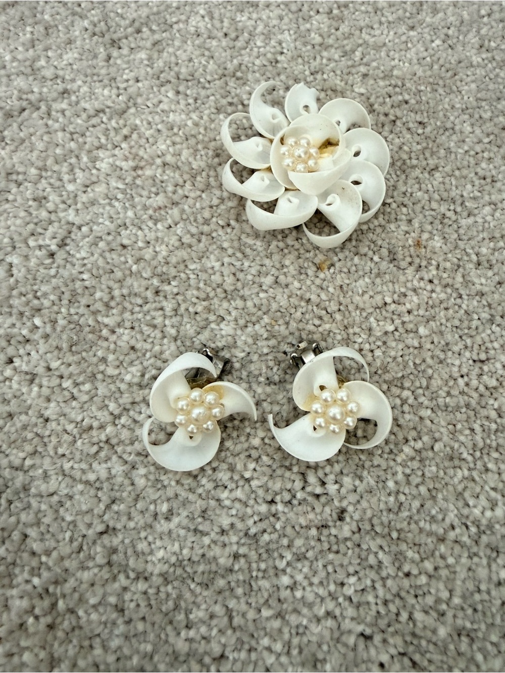 White Pearl Flower Clip-On Earring and Brooch Set - Brand Unknown